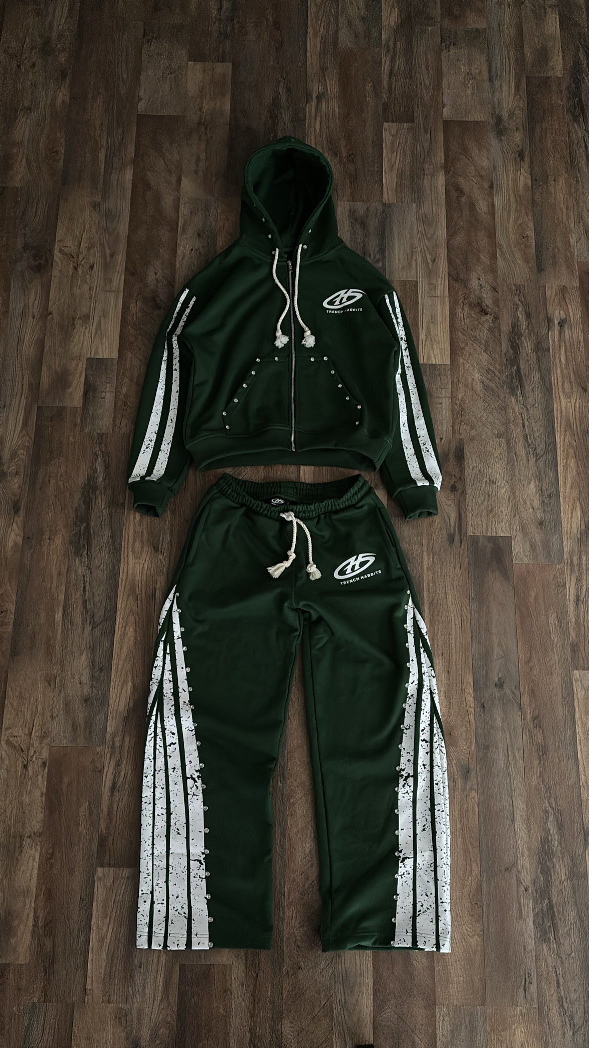 GREEN TH SWEATSUIT